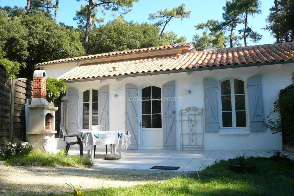 Photo de Geay location en bordure de foret et 900 m de la mer